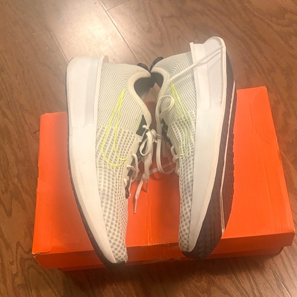 Nike Interact Run White Mesh Sneakers with Black and Yellow Highlights - Picture 2 of 9